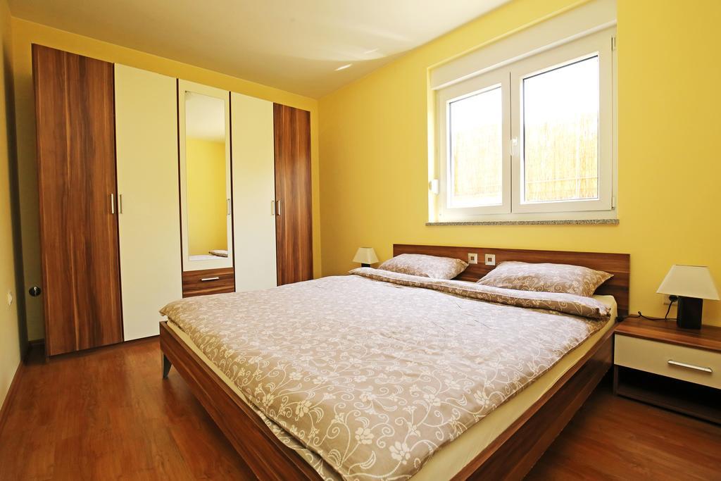Solaris - With Private Parking *