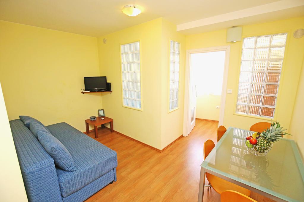 Solaris Apartment *